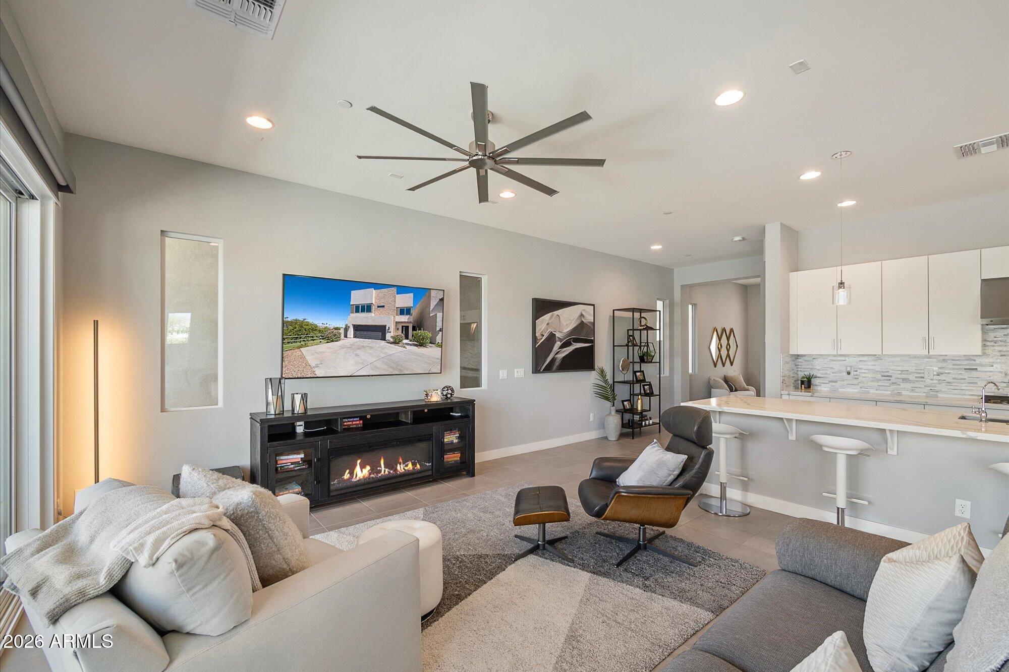 1585 N 69TH Place