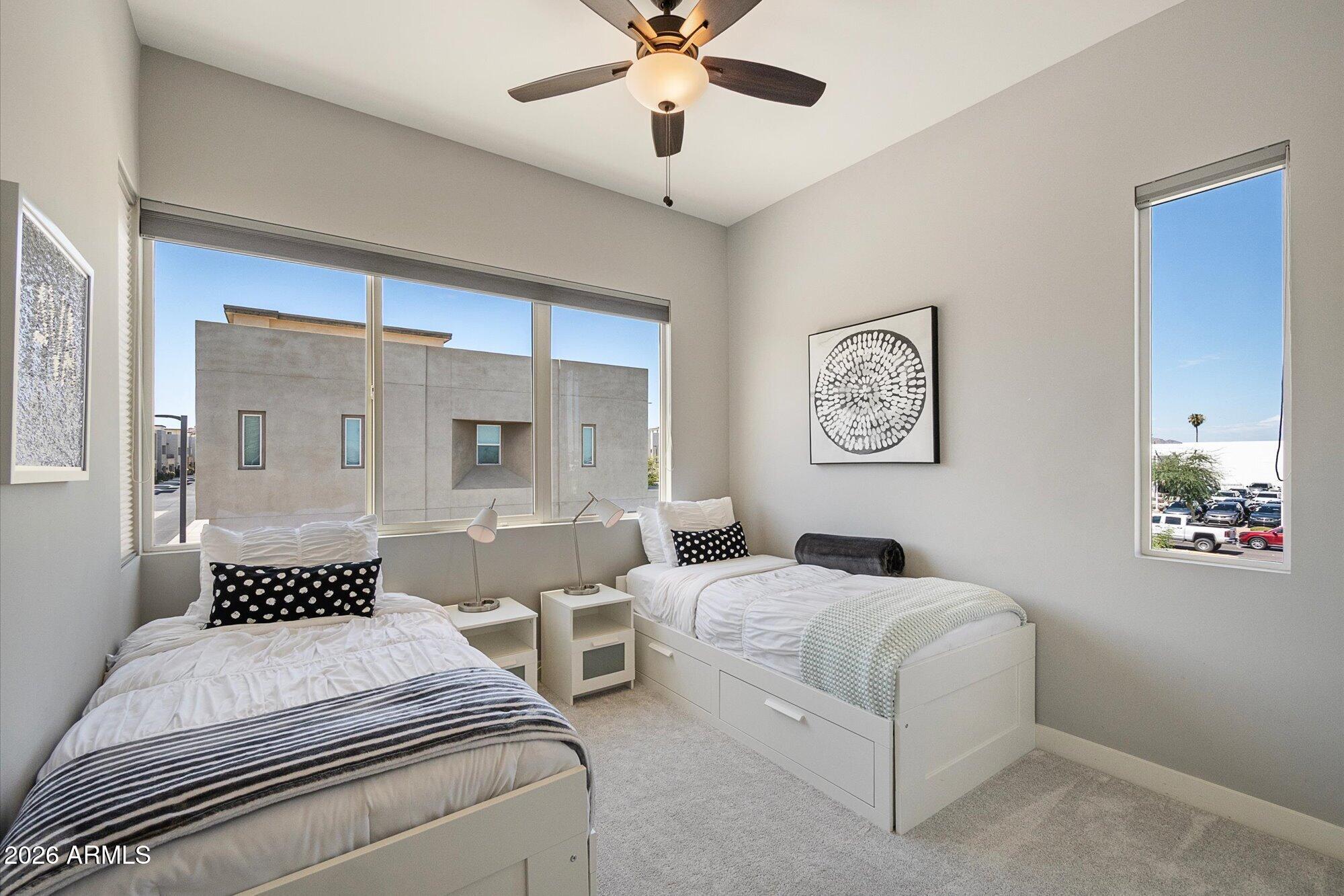 1585 N 69TH Place