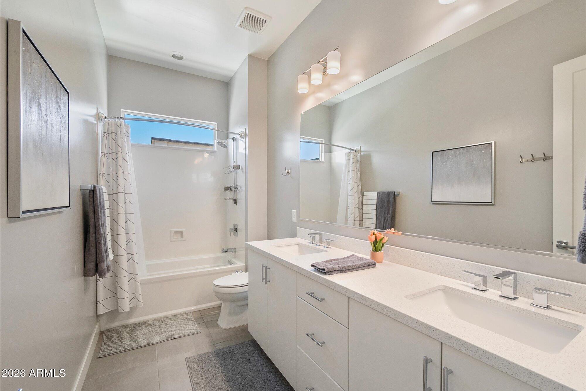 1585 N 69TH Place