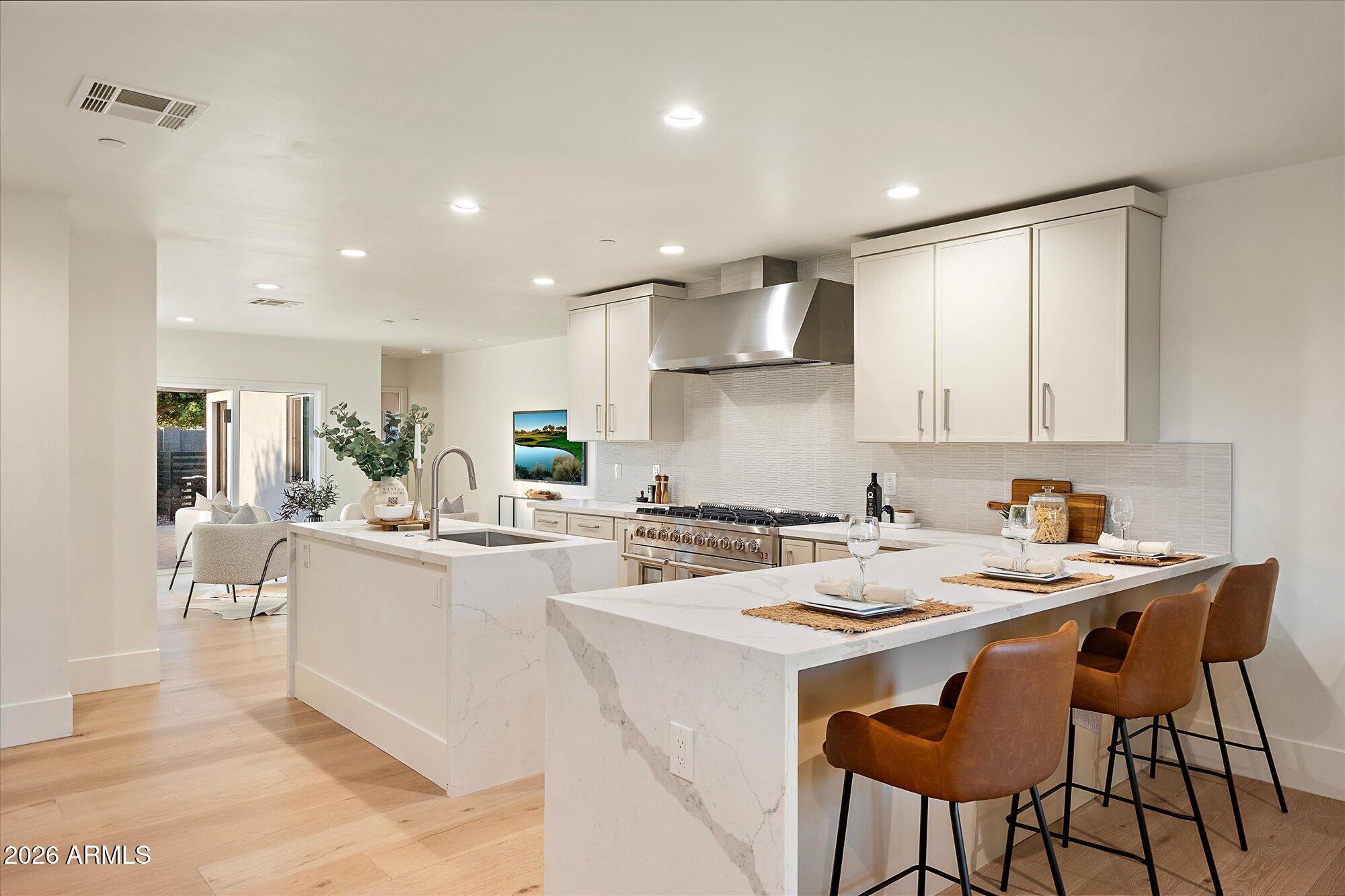 8212 E WILSHIRE Drive
