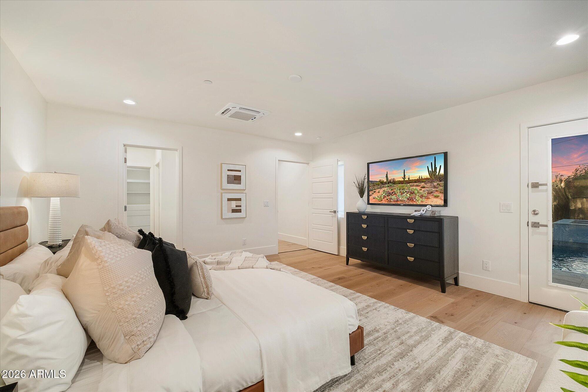 8212 E WILSHIRE Drive