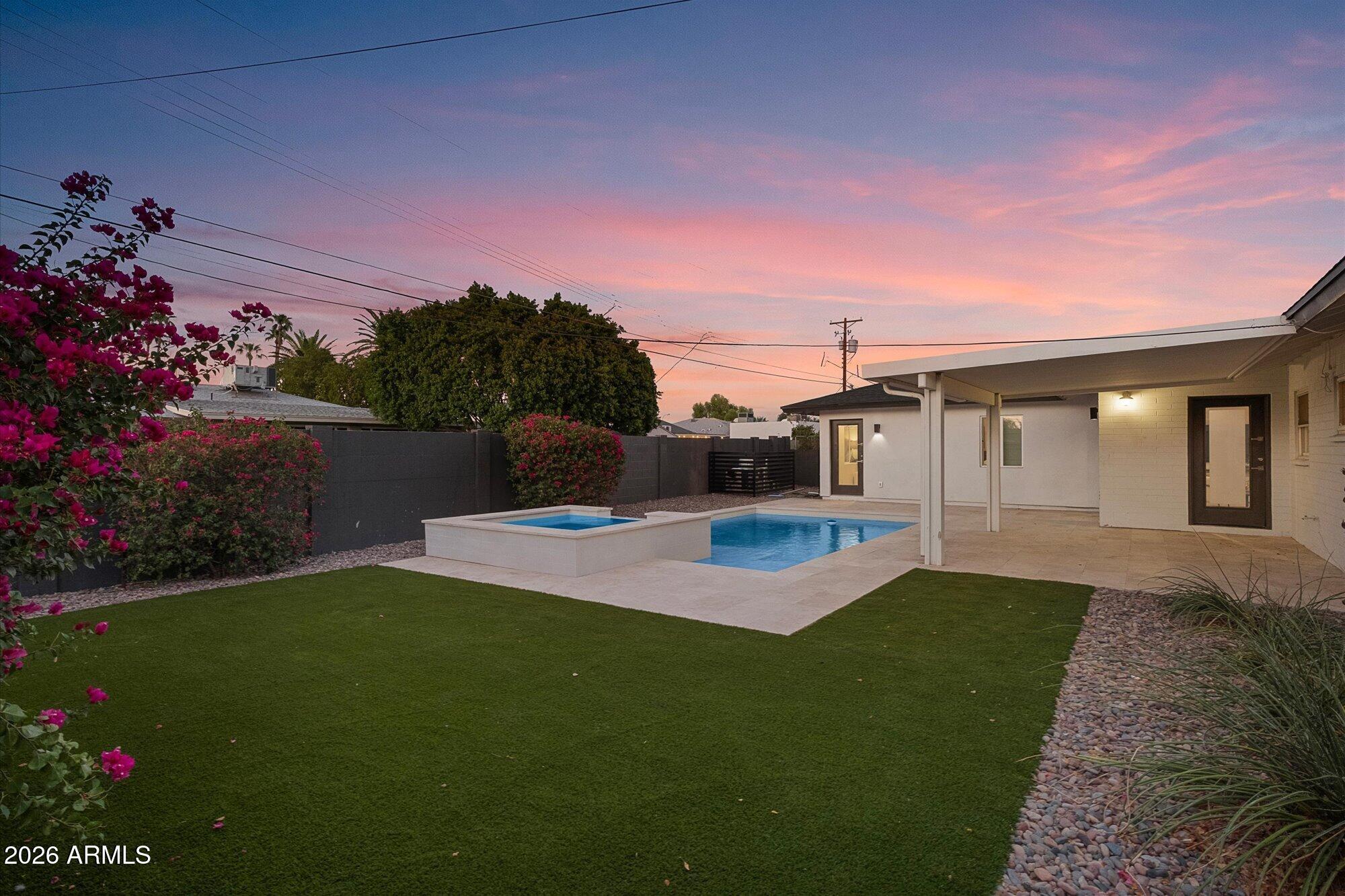 8212 E WILSHIRE Drive