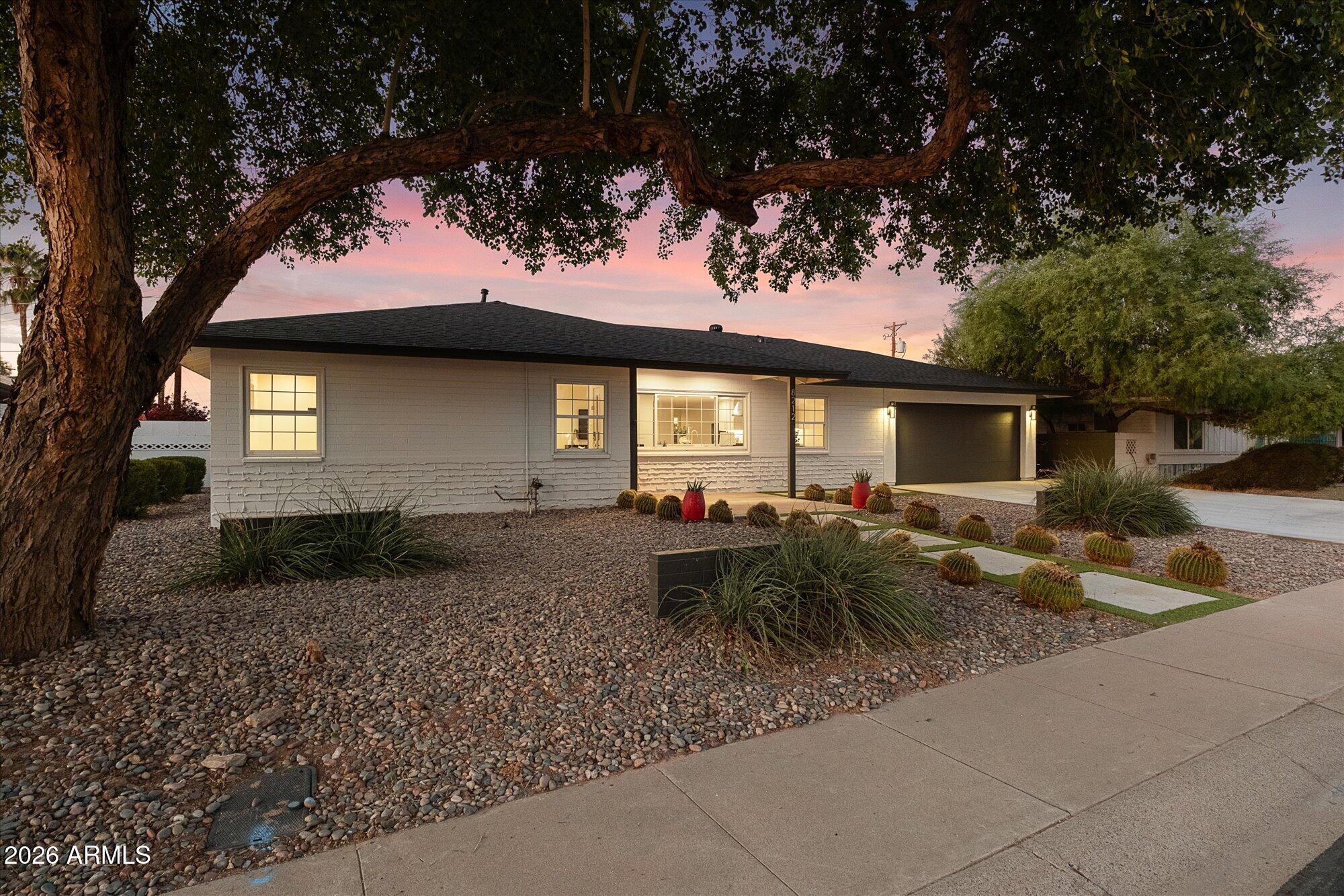 8212 E WILSHIRE Drive