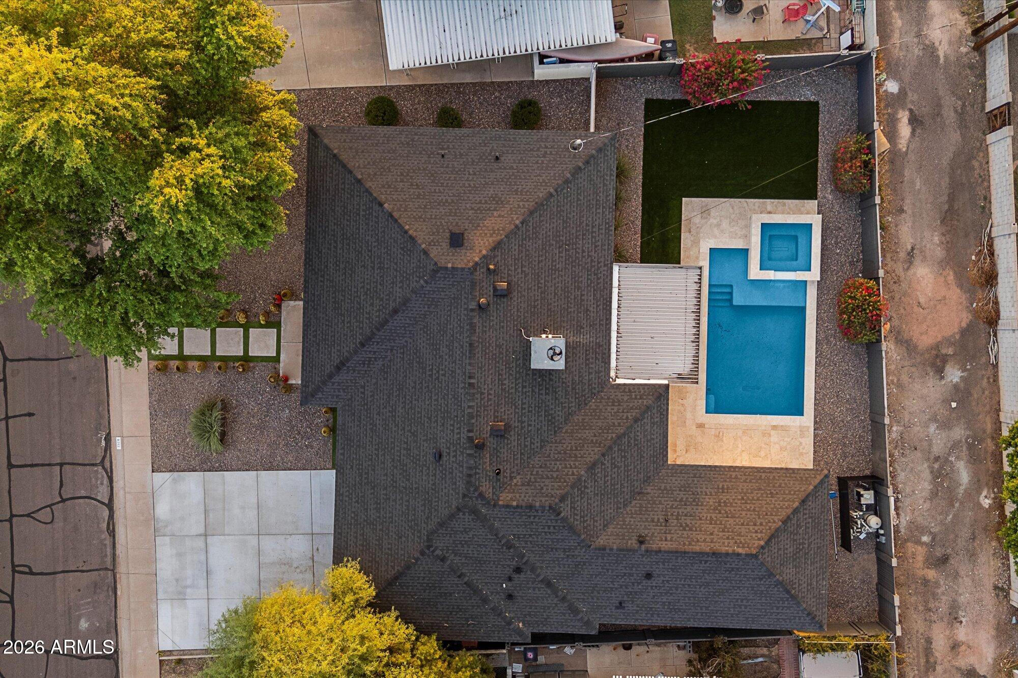8212 E WILSHIRE Drive
