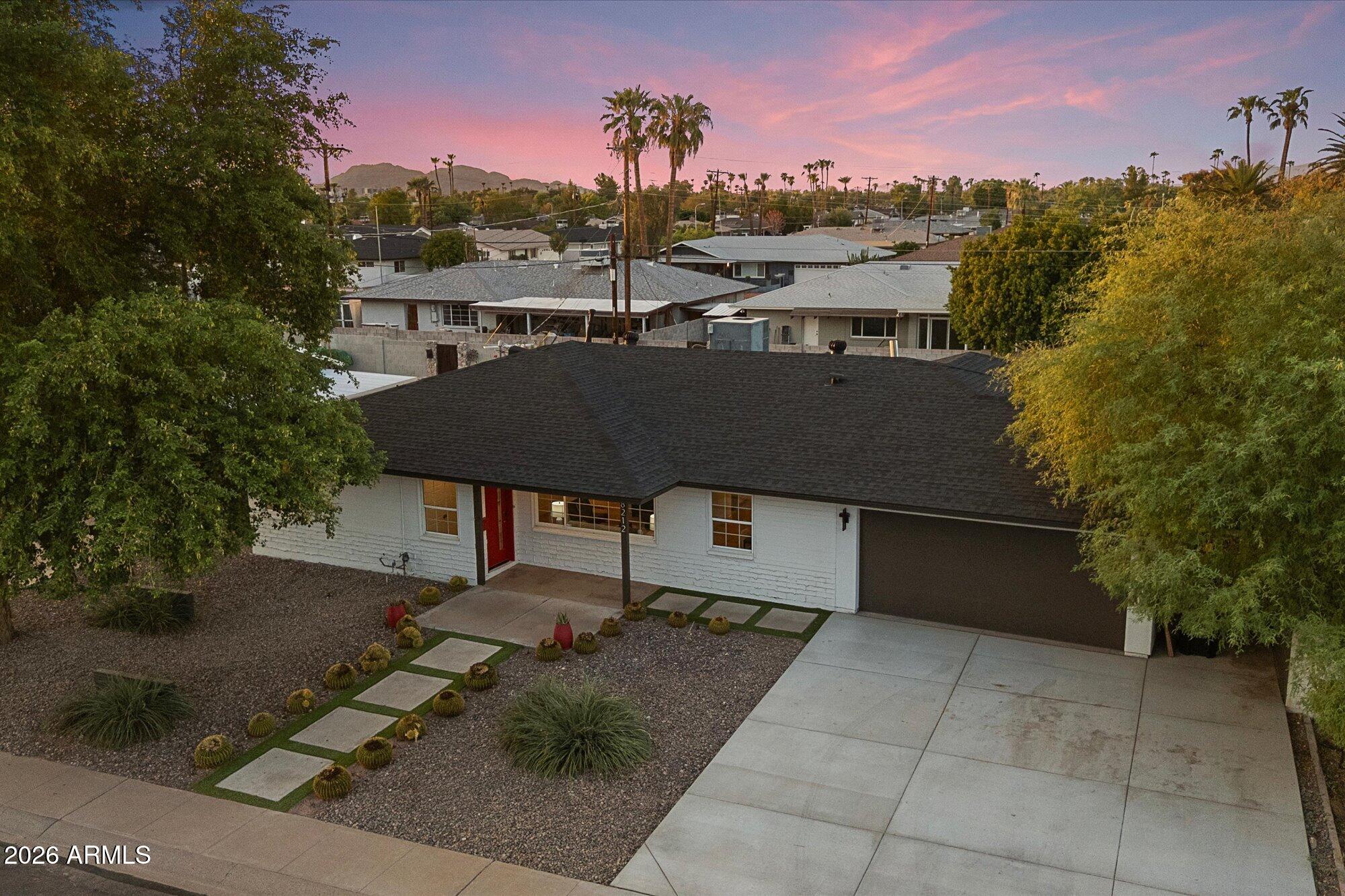 8212 E WILSHIRE Drive