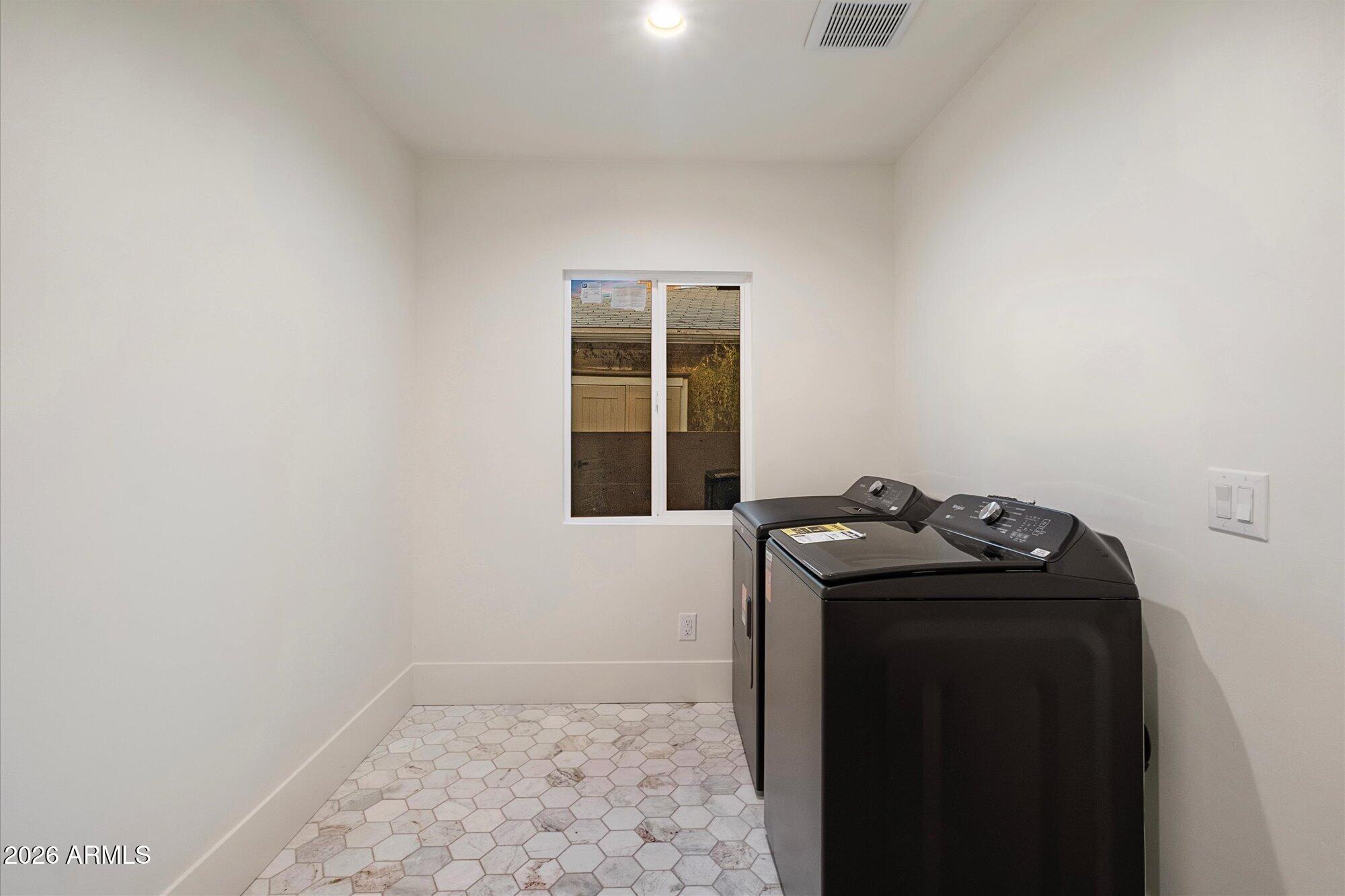 8212 E WILSHIRE Drive
