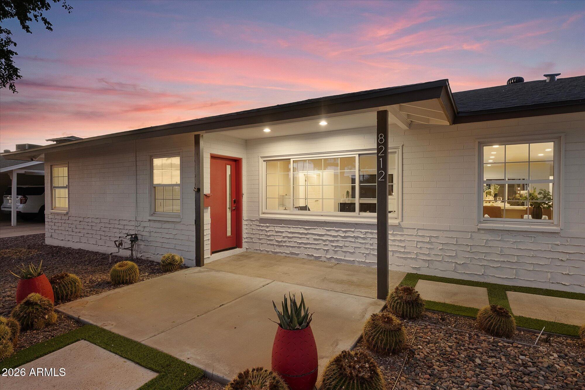 8212 E WILSHIRE Drive