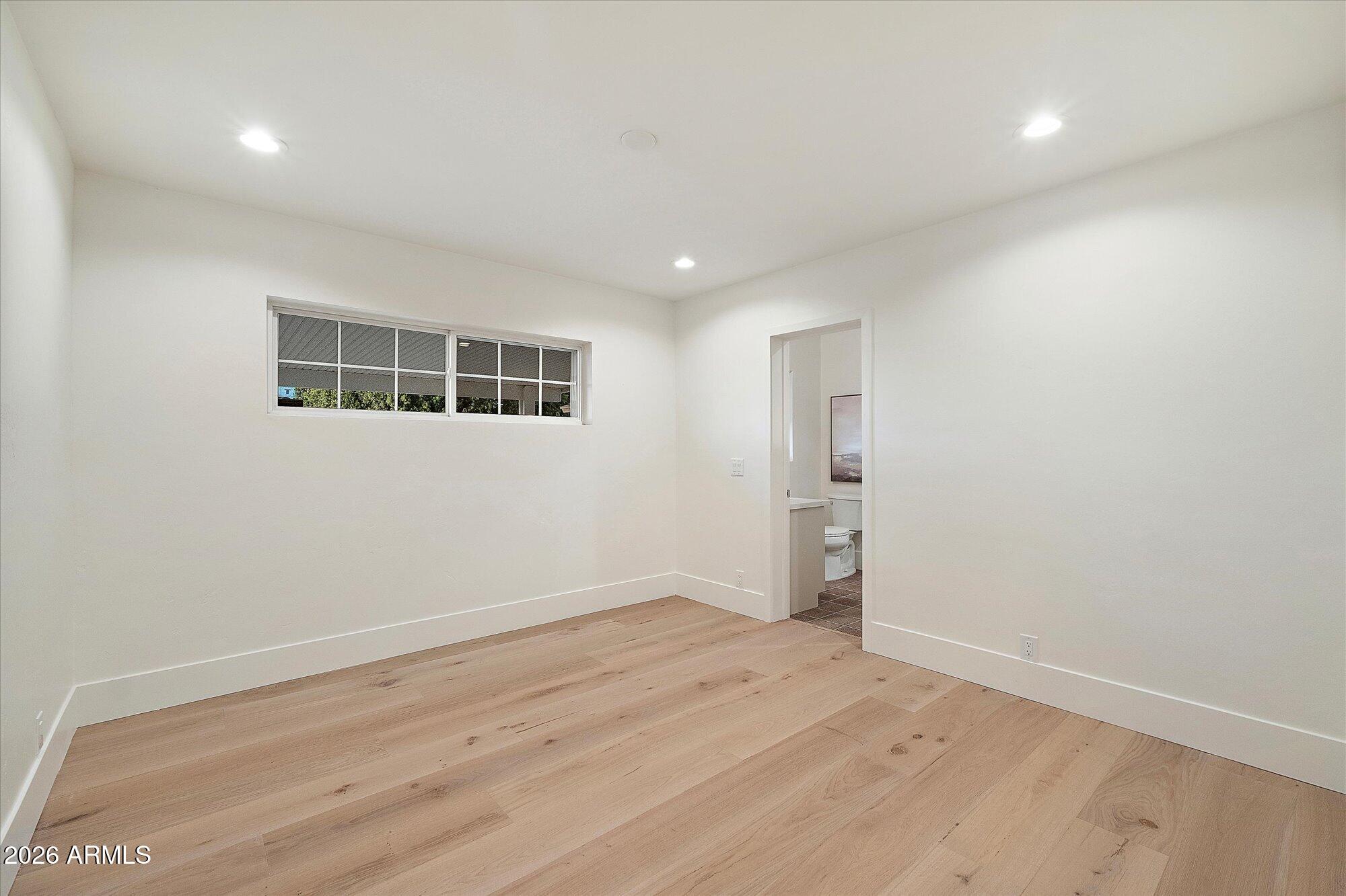 8212 E WILSHIRE Drive
