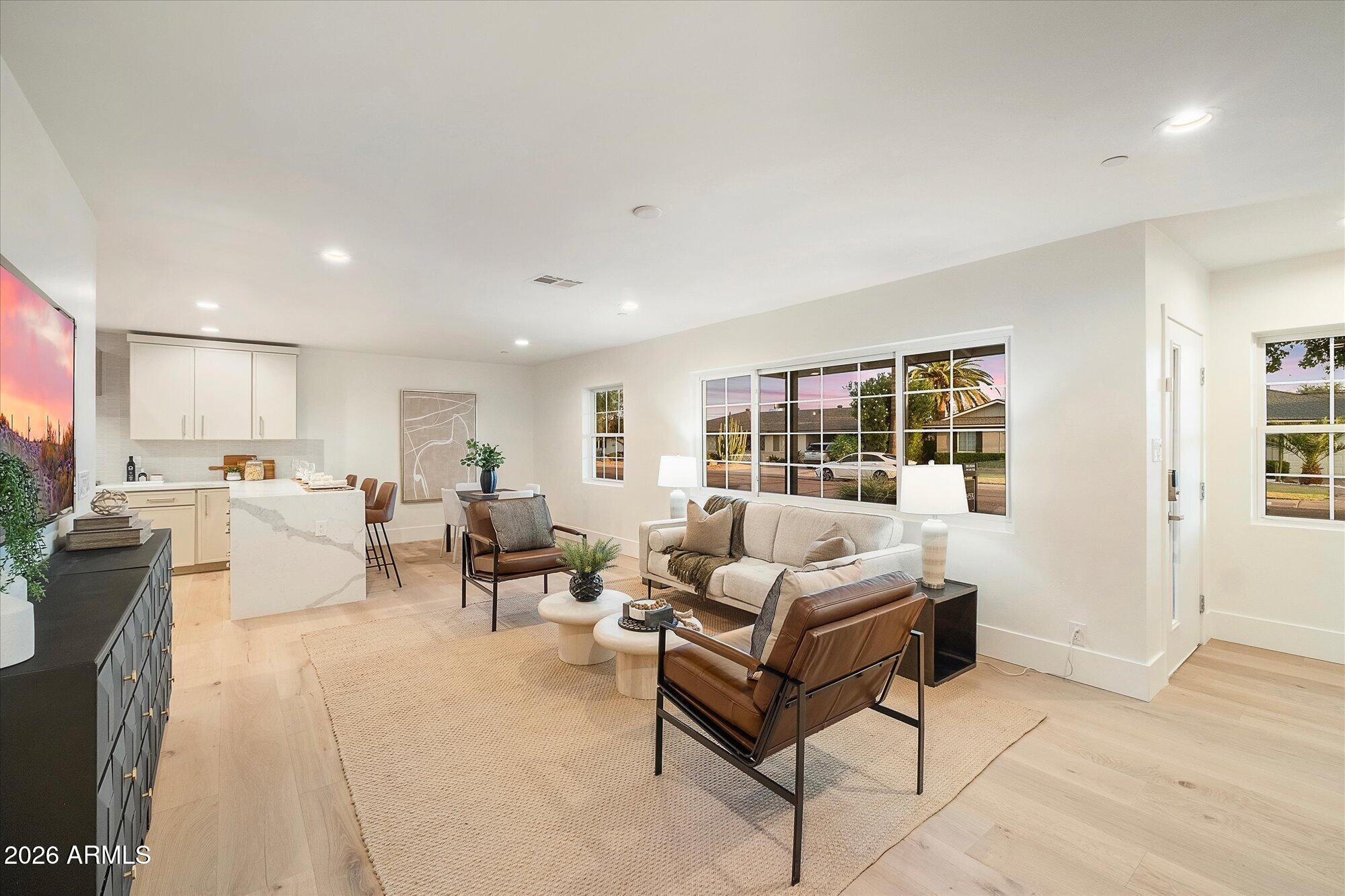 8212 E WILSHIRE Drive