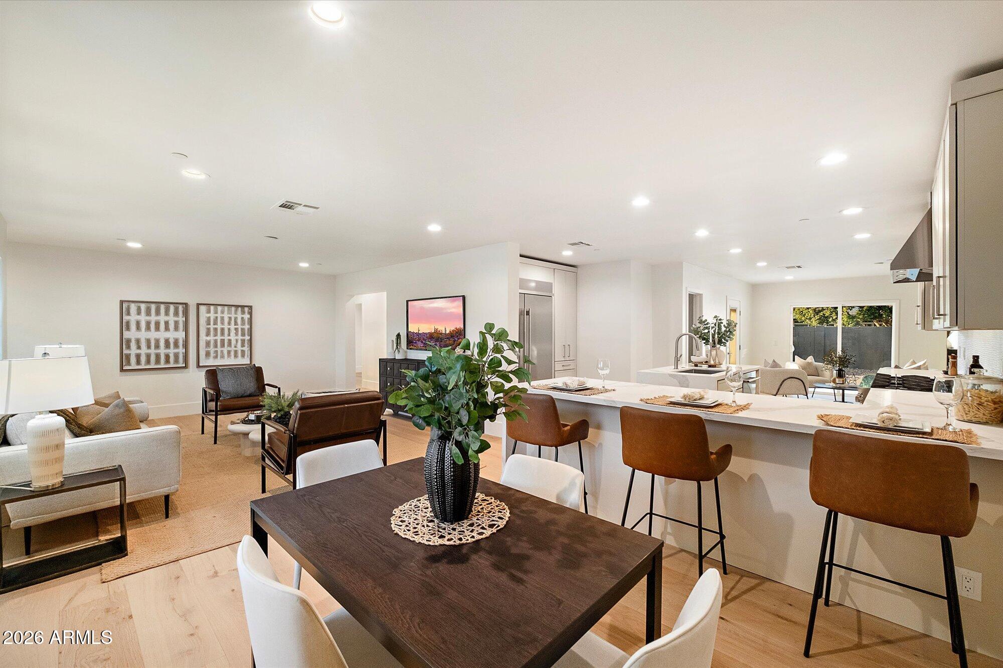 8212 E WILSHIRE Drive