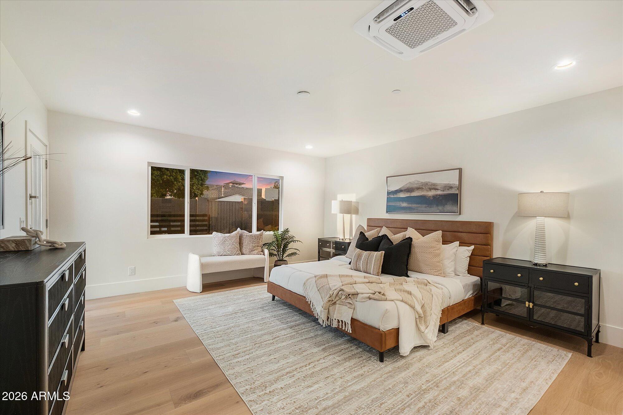 8212 E WILSHIRE Drive