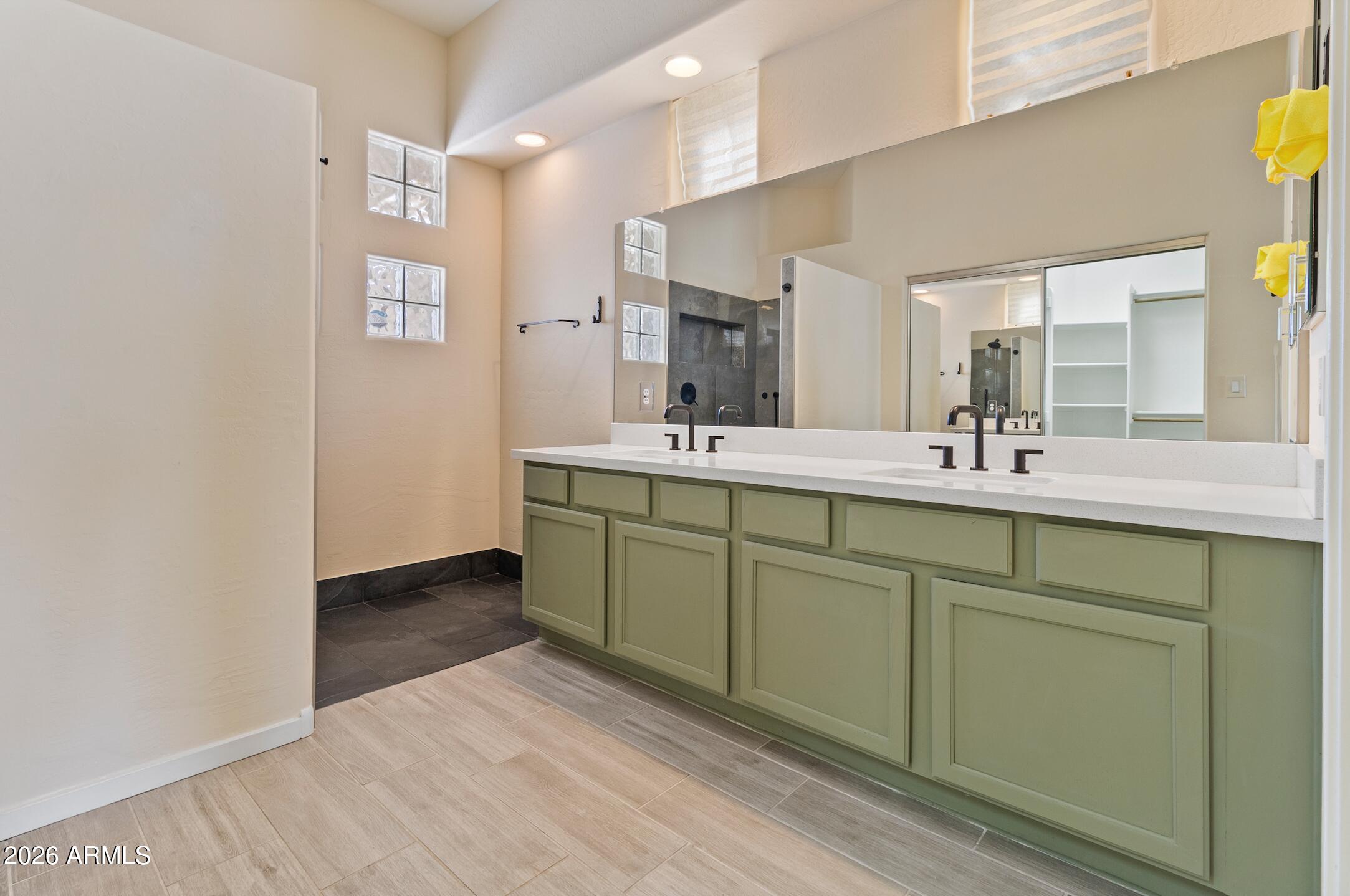 2224 E FAWN Drive