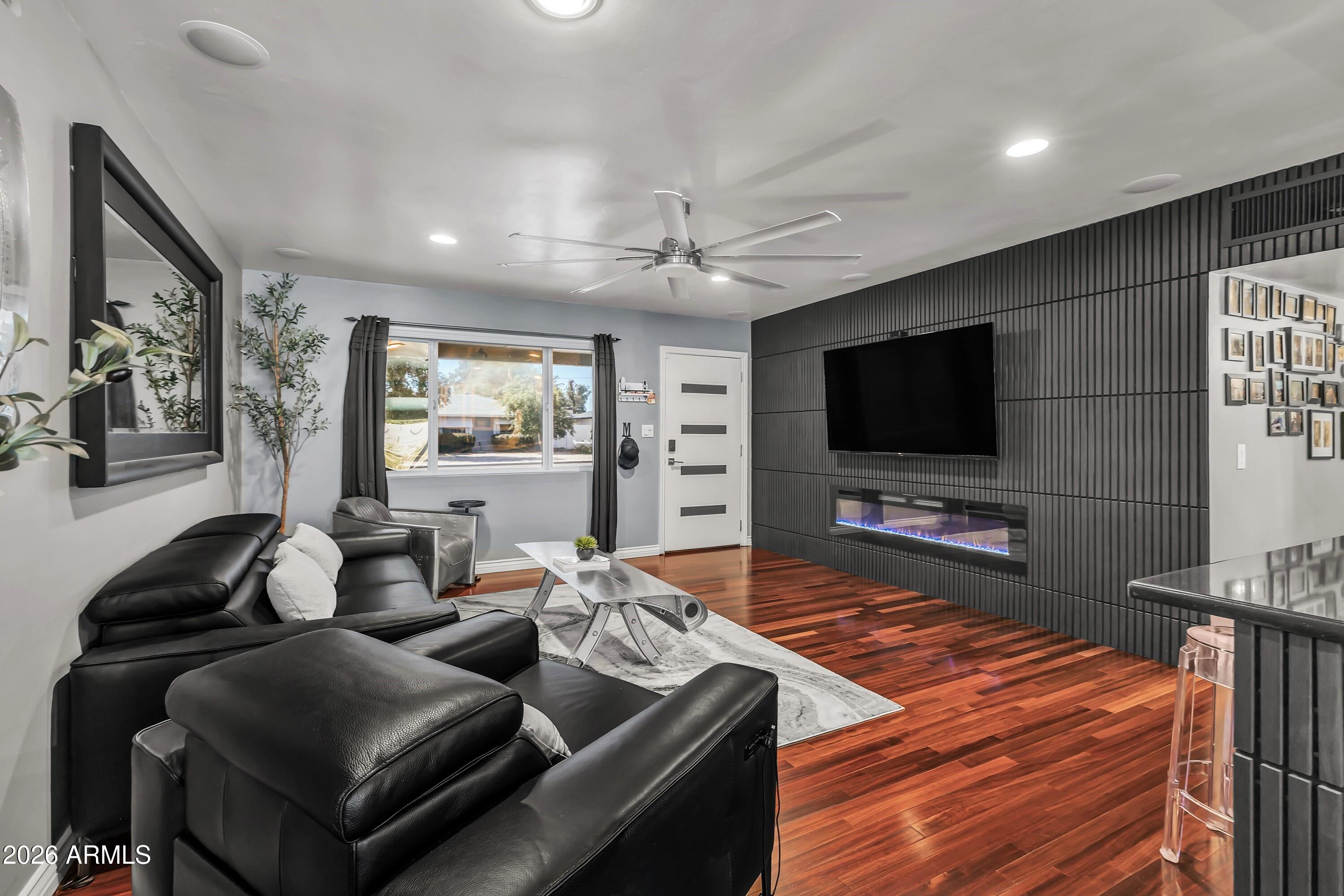 3621 N NAVAJO Trail