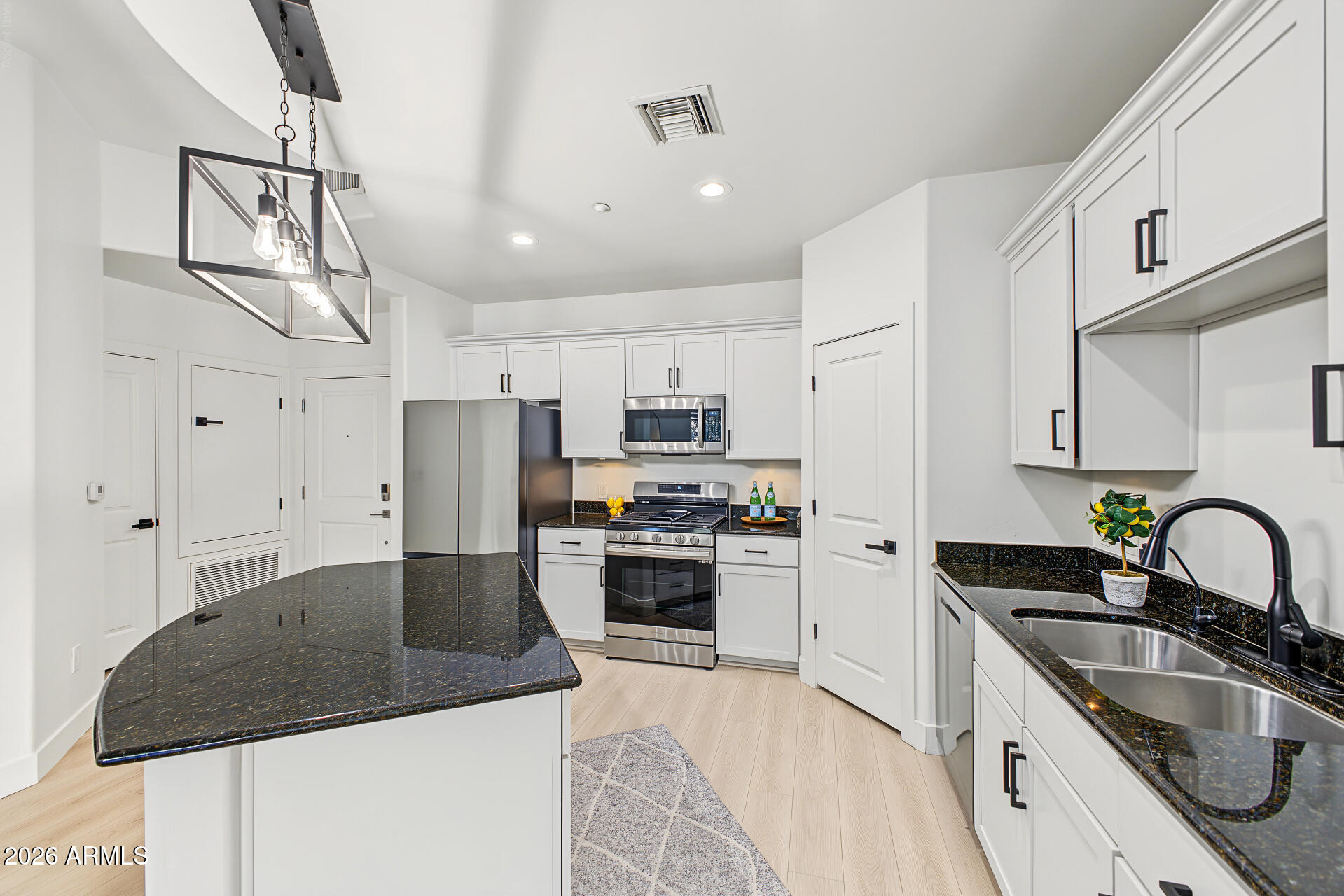 945 E PLAYA DEL NORTE Drive 2007