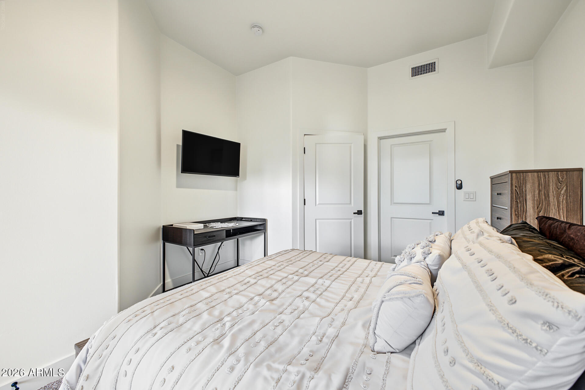 945 E PLAYA DEL NORTE Drive 2007