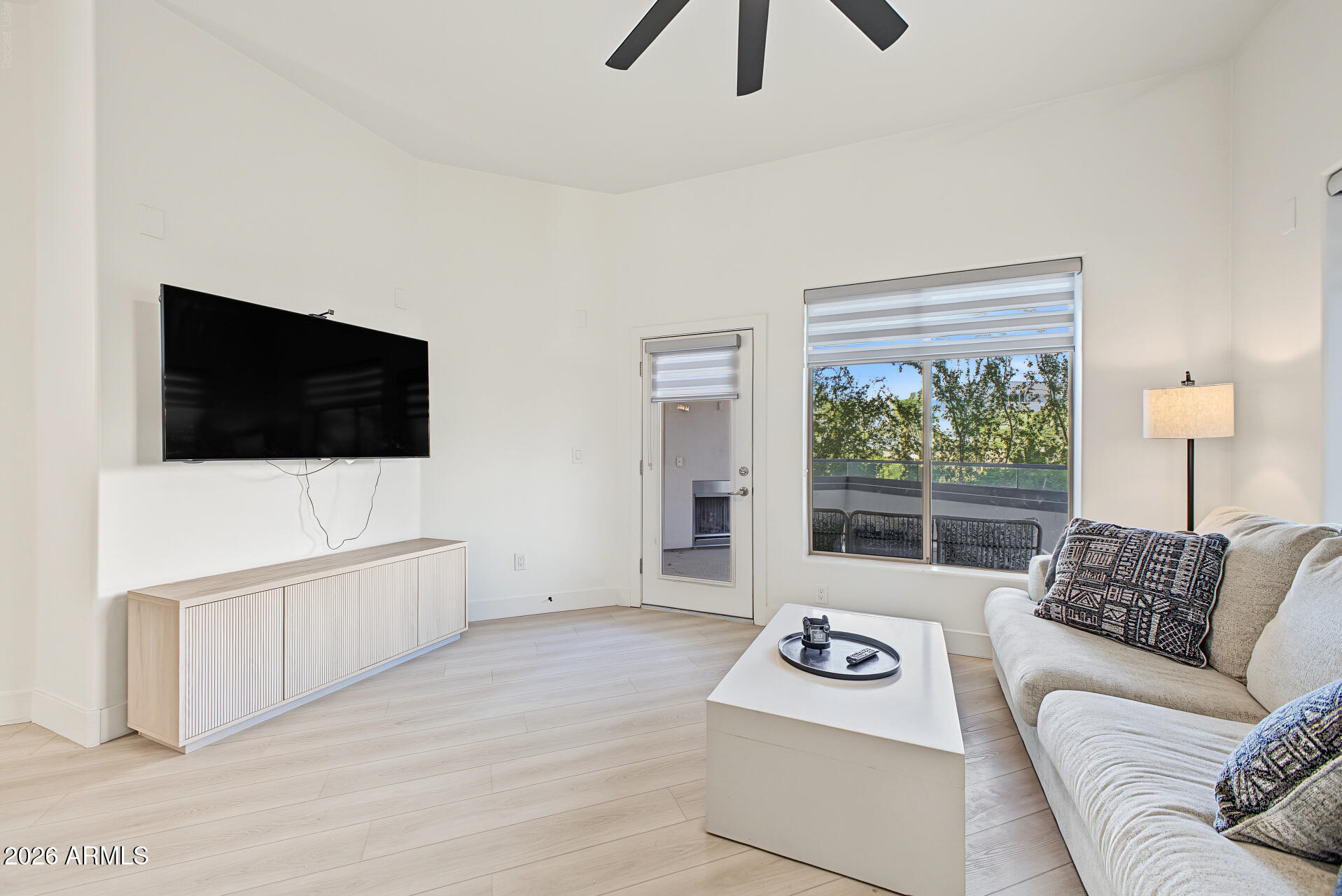 945 E PLAYA DEL NORTE Drive 2007