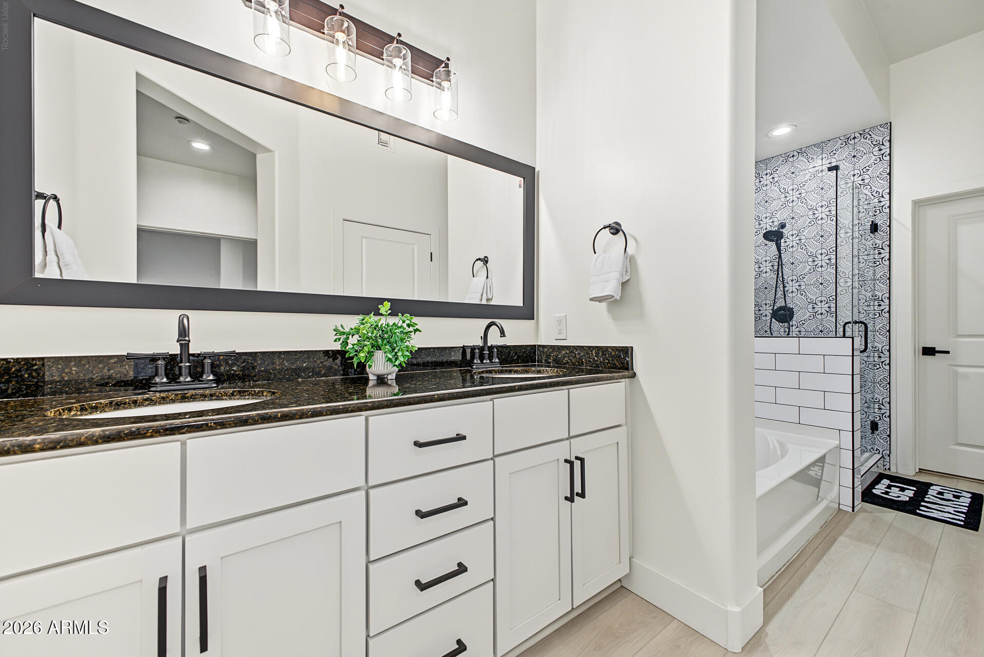 945 E PLAYA DEL NORTE Drive 2007
