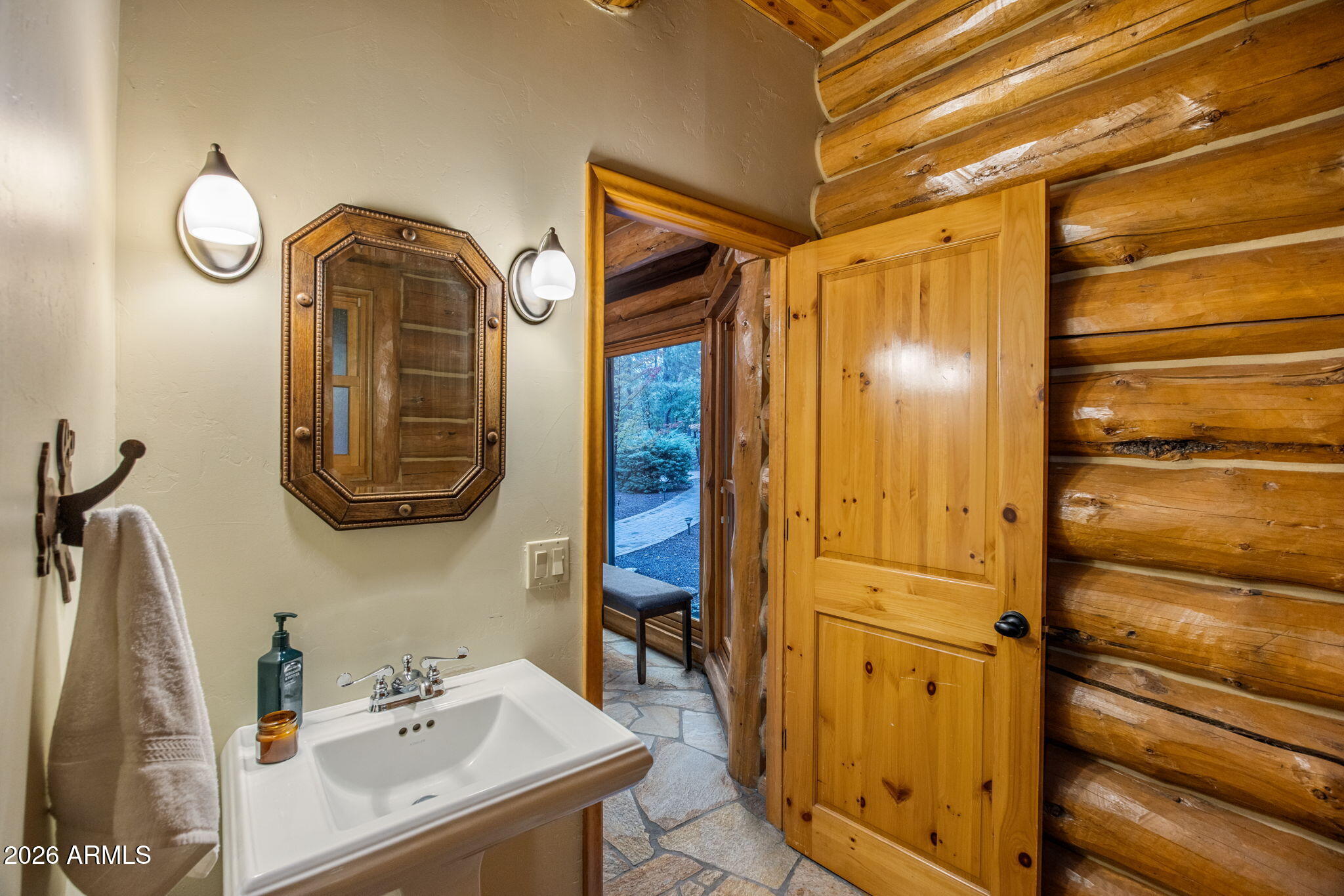 2179 CREEKSIDE Court