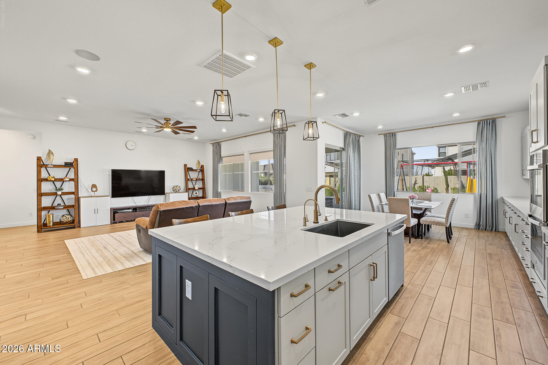 1252 E COCONINO Way
