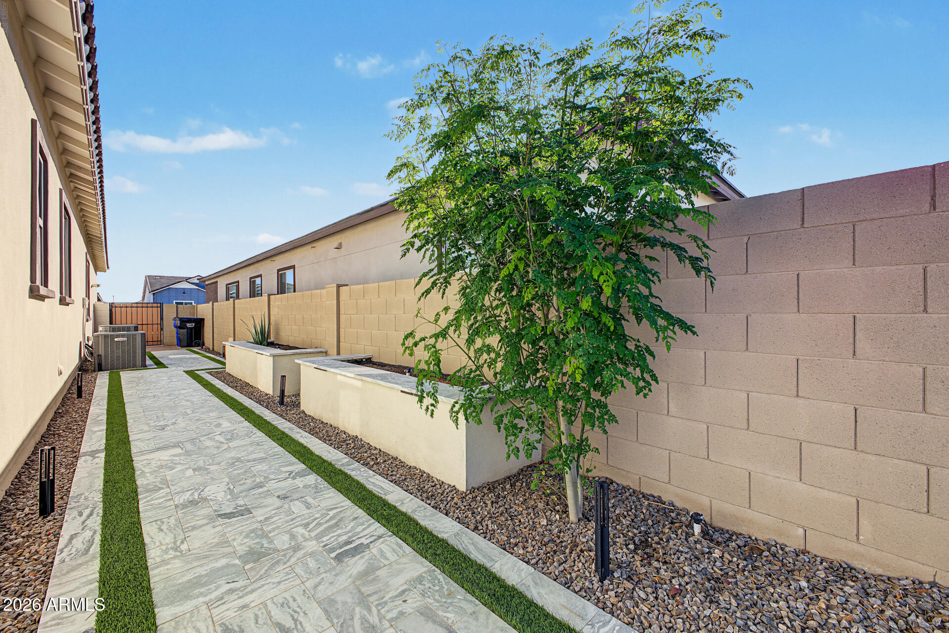 1252 E COCONINO Way