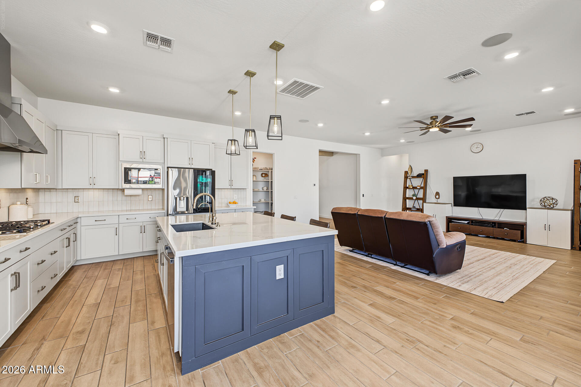 1252 E COCONINO Way