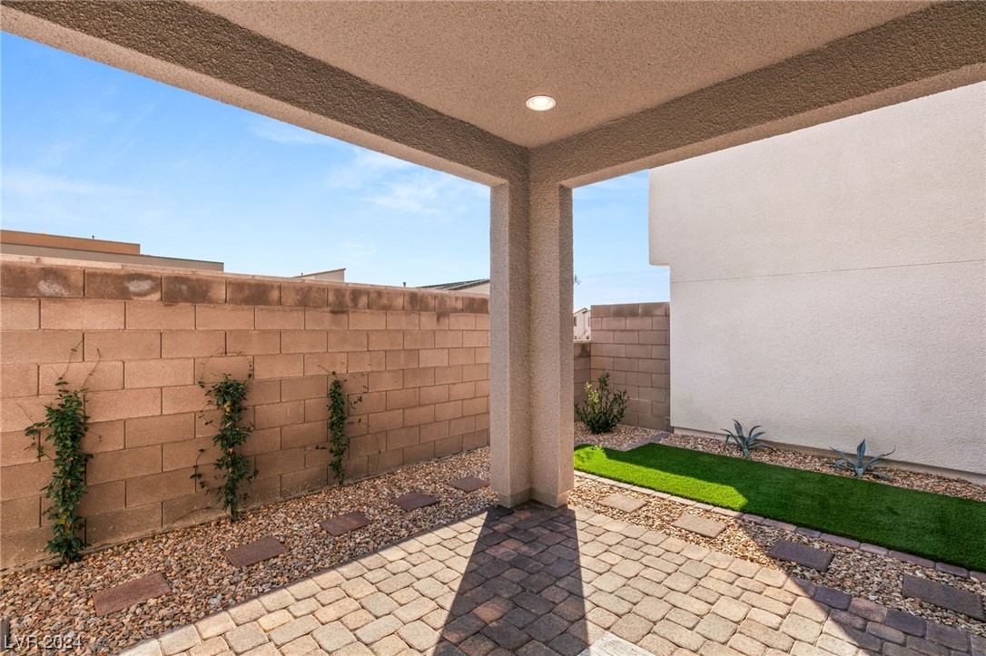 648 Solar Citrine Street