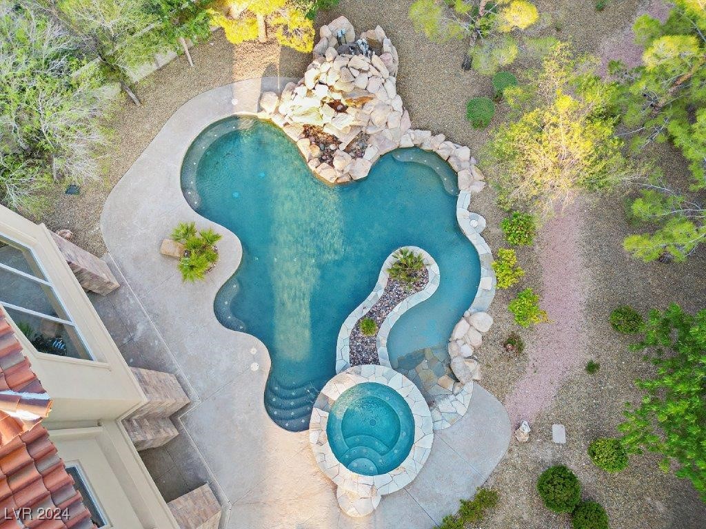 3 Vintage Canyon Street