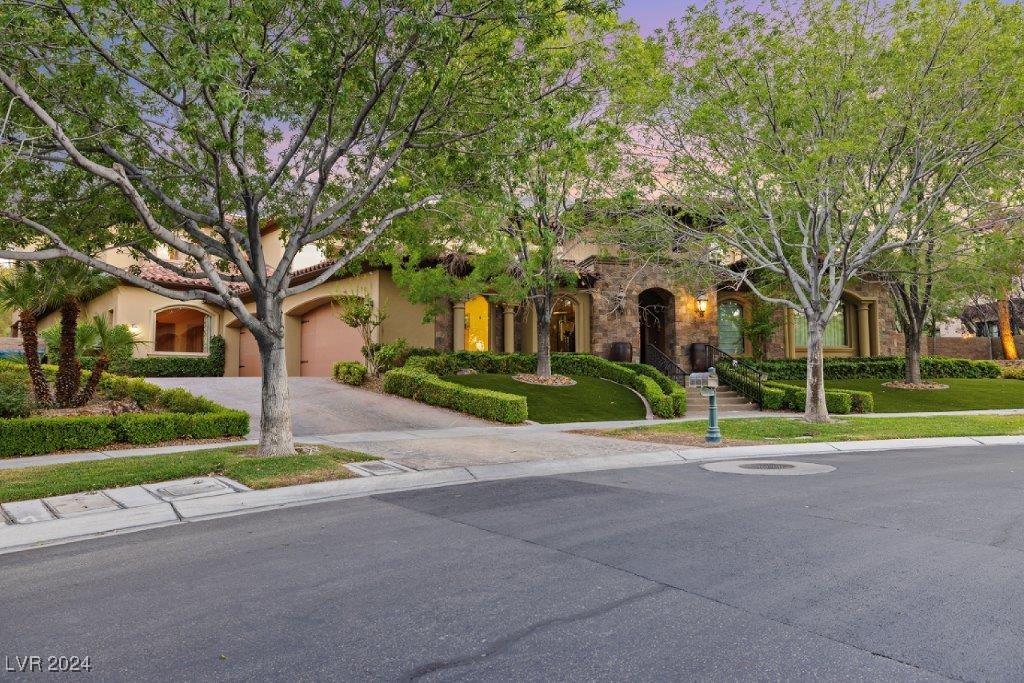 3 Vintage Canyon Street