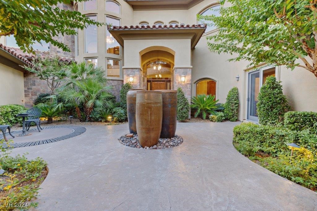 3 Vintage Canyon Street
