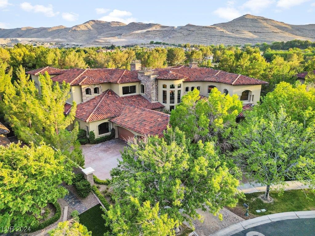 3 Vintage Canyon Street