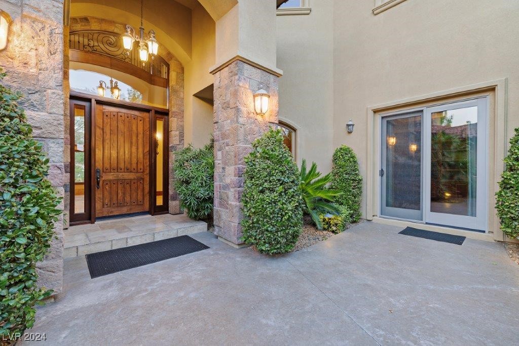 3 Vintage Canyon Street