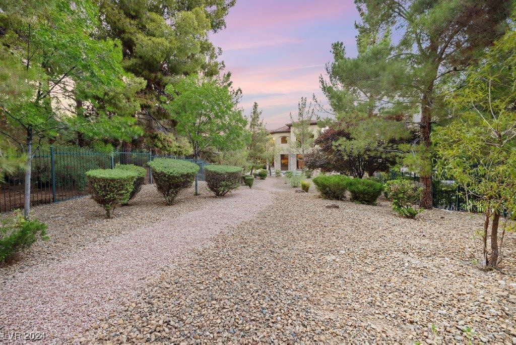 3 Vintage Canyon Street