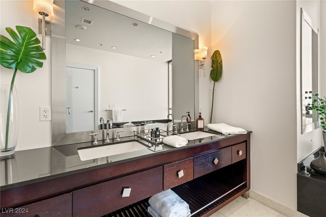 2700 Las Vegas Boulevard 4303