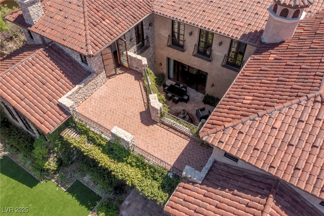 7 Vintage Canyon Street