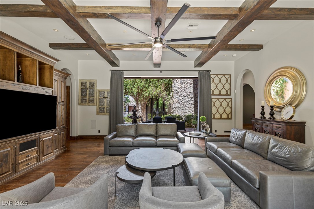 7 Vintage Canyon Street