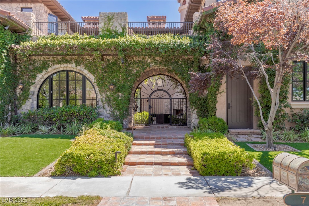 7 Vintage Canyon Street