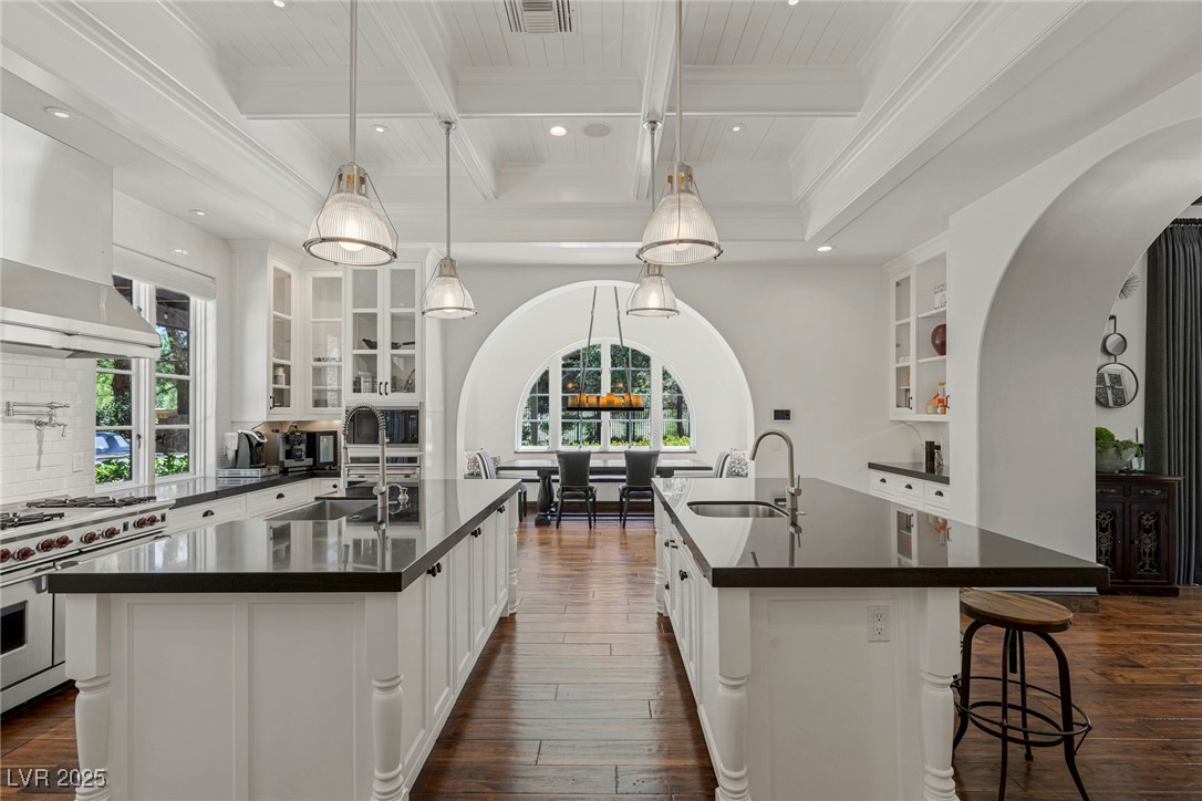 7 Vintage Canyon Street