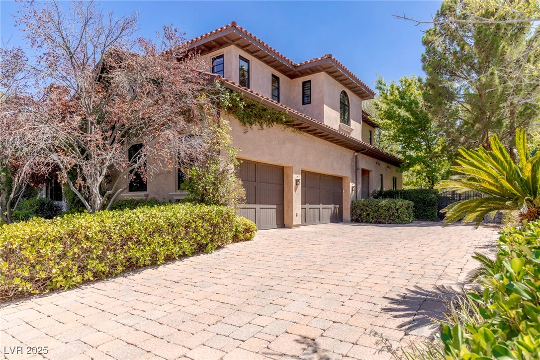 7 Vintage Canyon Street
