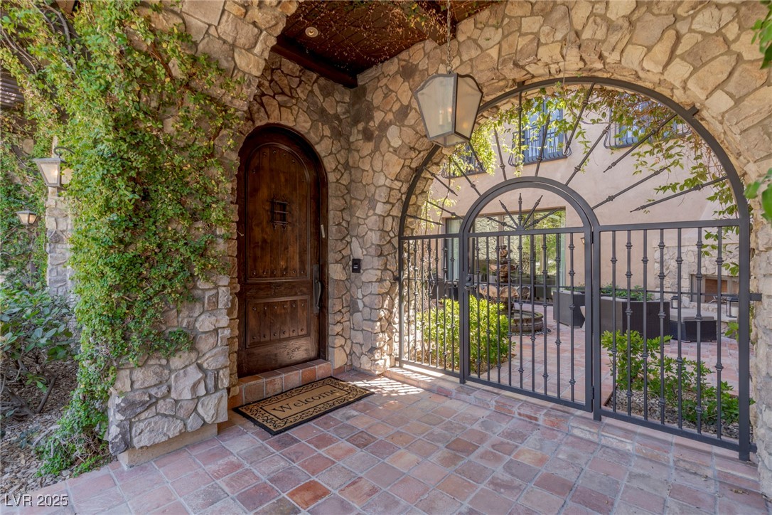 7 Vintage Canyon Street