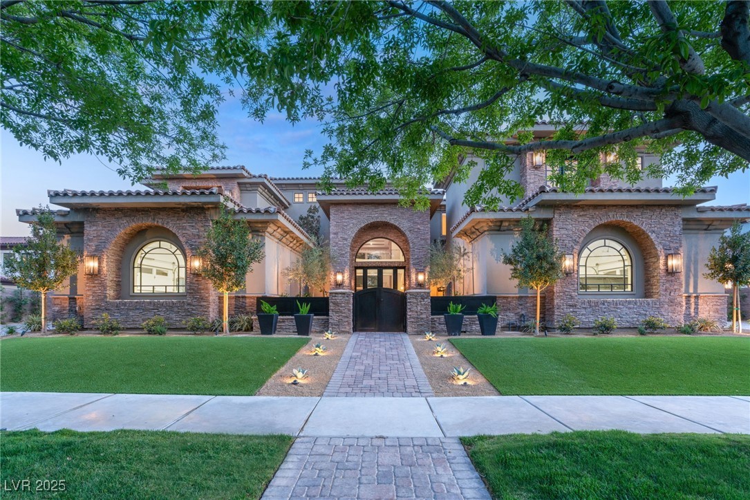 15 Vintage Canyon Street