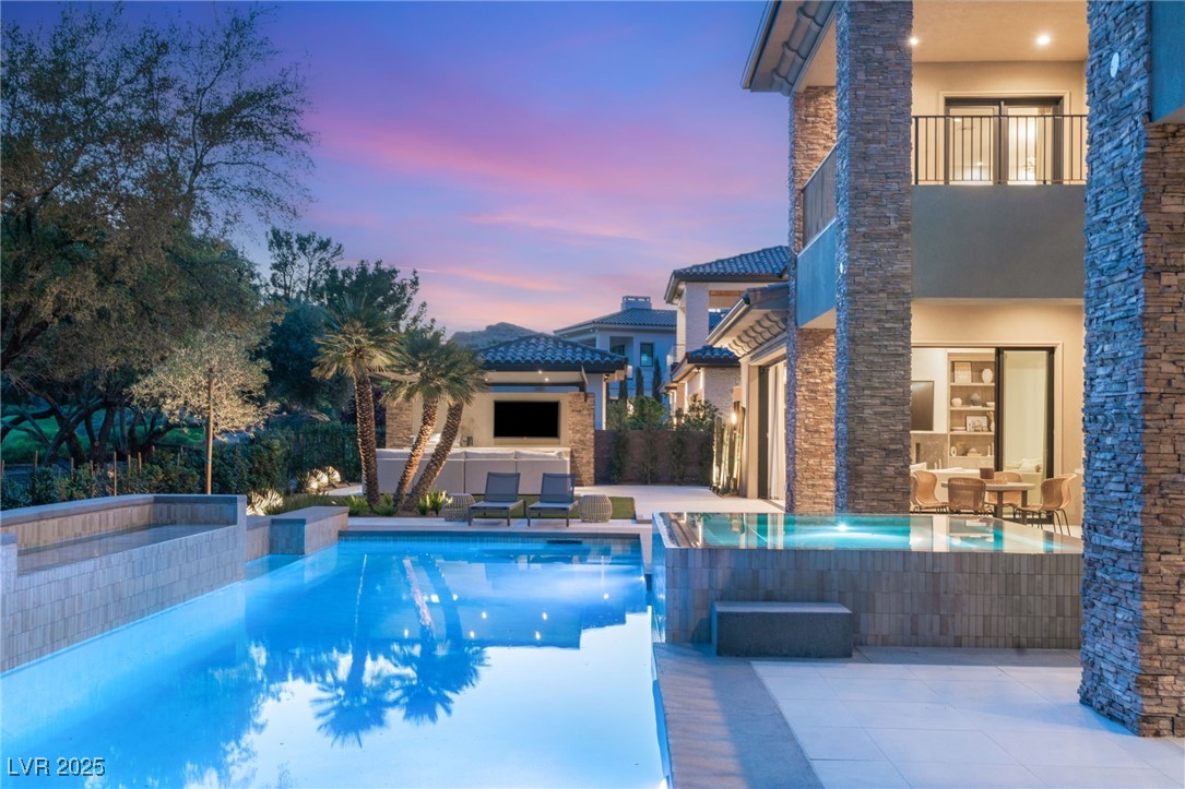 15 Vintage Canyon Street