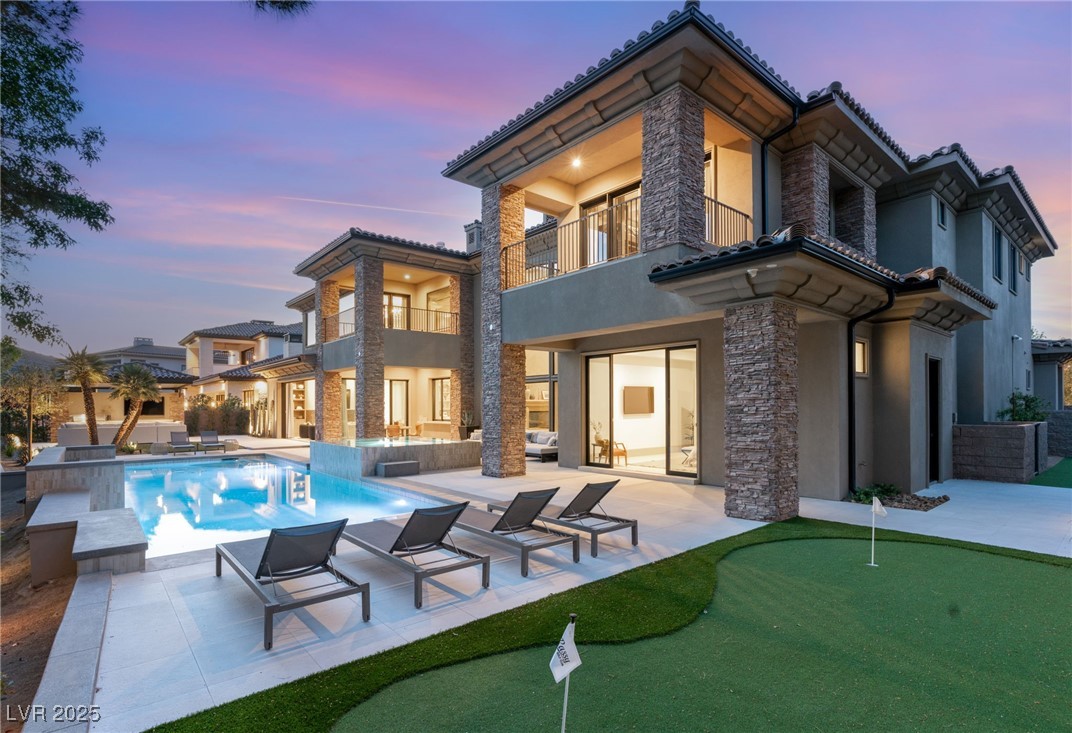 15 Vintage Canyon Street
