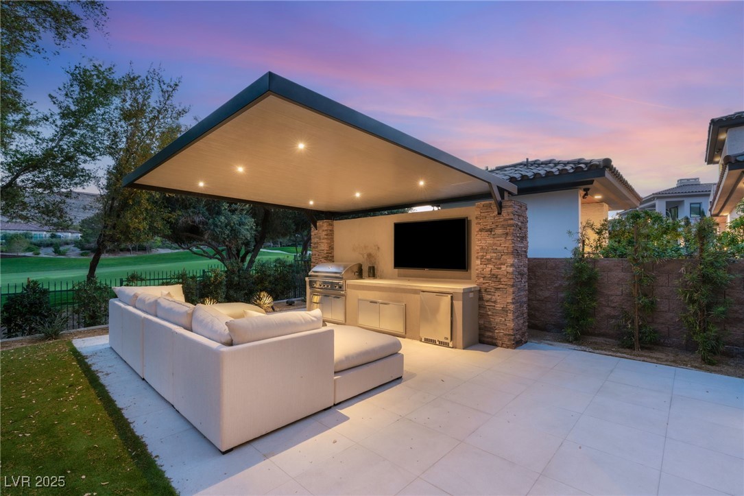 15 Vintage Canyon Street