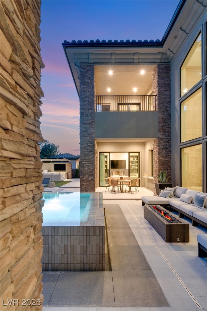 15 Vintage Canyon Street