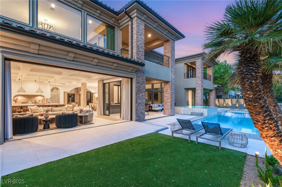15 Vintage Canyon Street