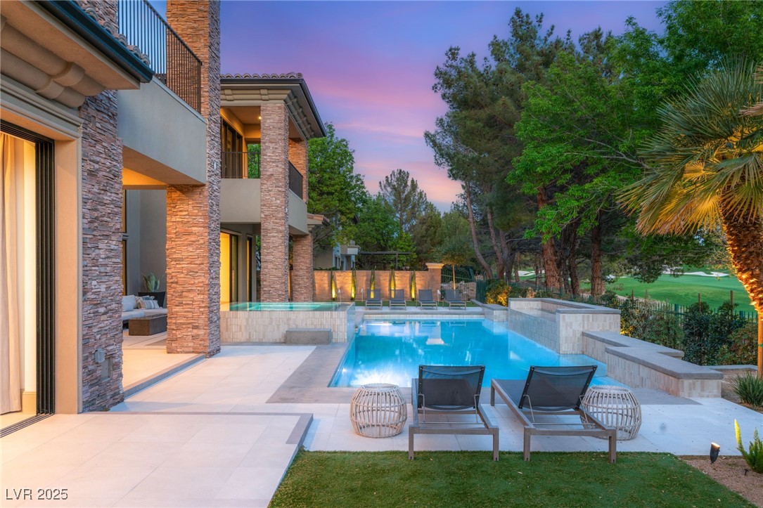 15 Vintage Canyon Street
