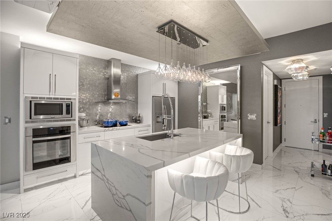 4471 Dean Martin Drive 3706