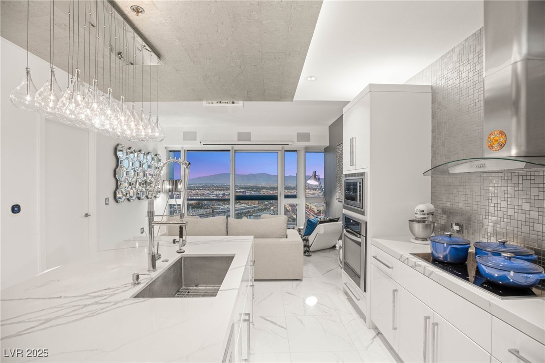 4471 Dean Martin Drive 3706