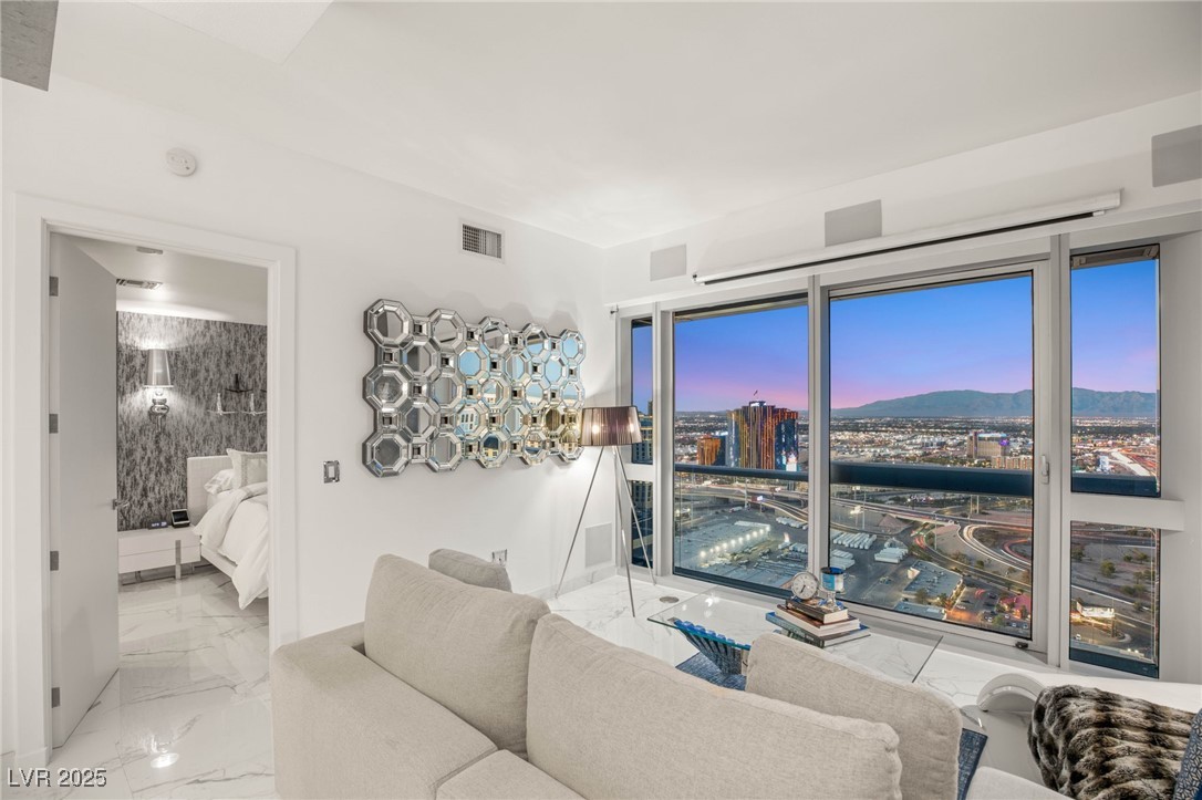 4471 Dean Martin Drive 3706