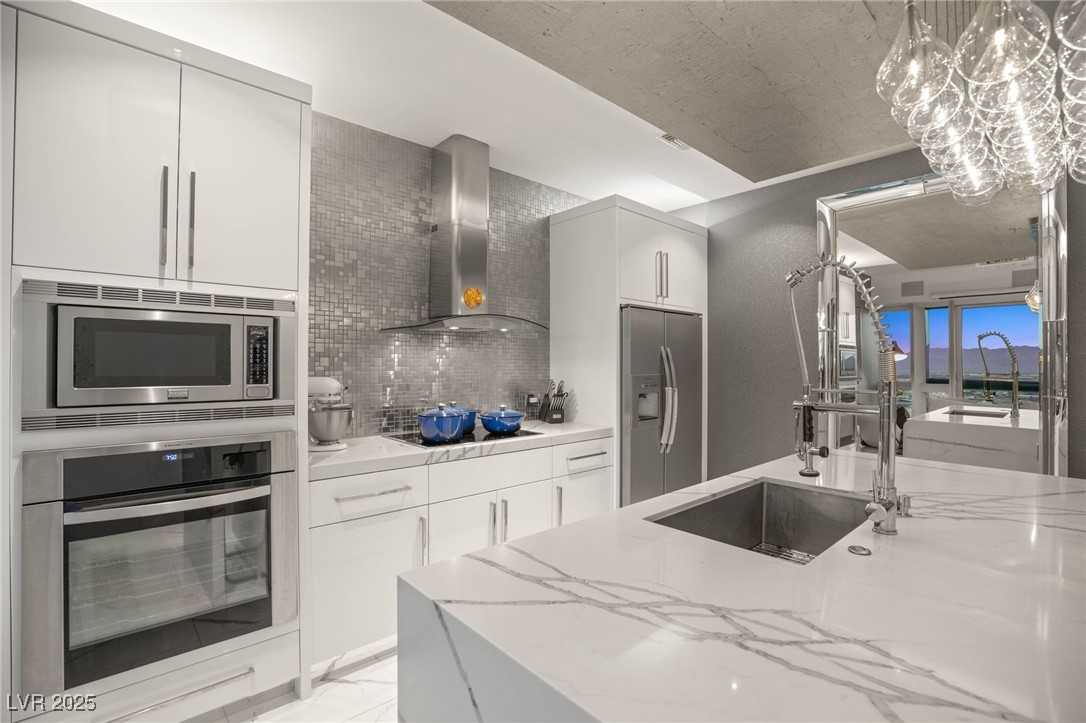 4471 Dean Martin Drive 3706